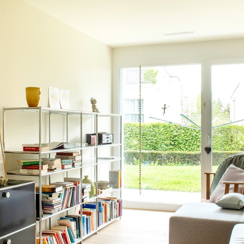 Helles Zimmer mit Ausgang zu Terrasse in Kreuzlingen
