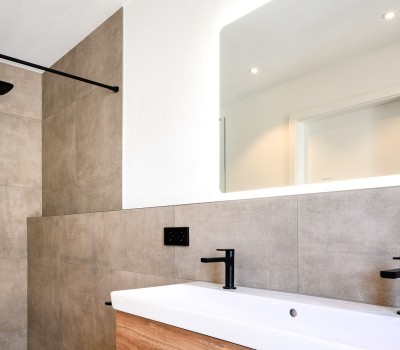 Moderne Badausstattung in Neubau-Wohnung