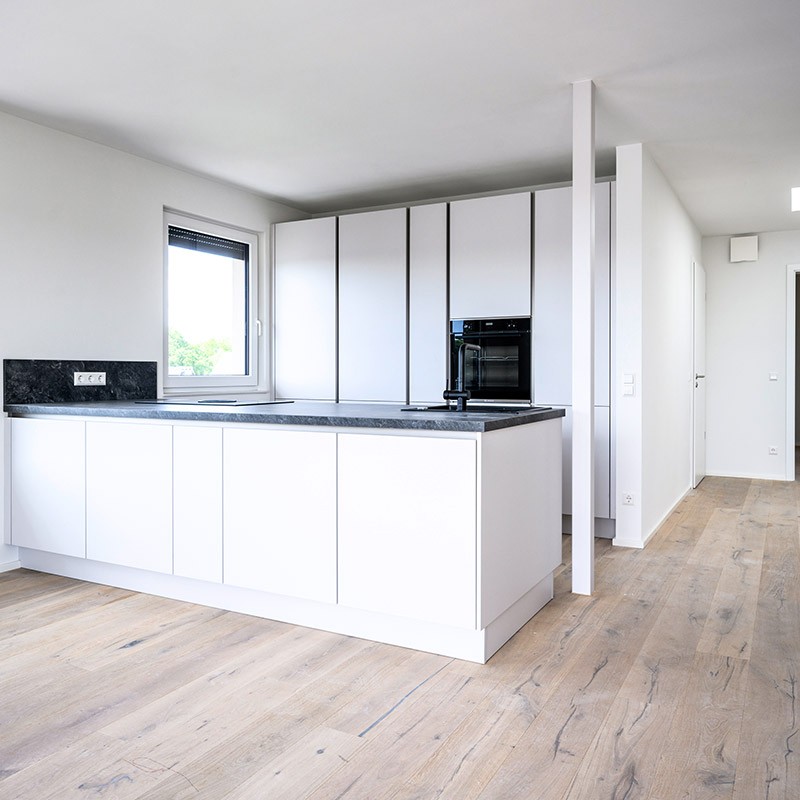 Individuelle Küche mit hochwertiger Ausstattung in Mehrfamilienhaus, Hülben